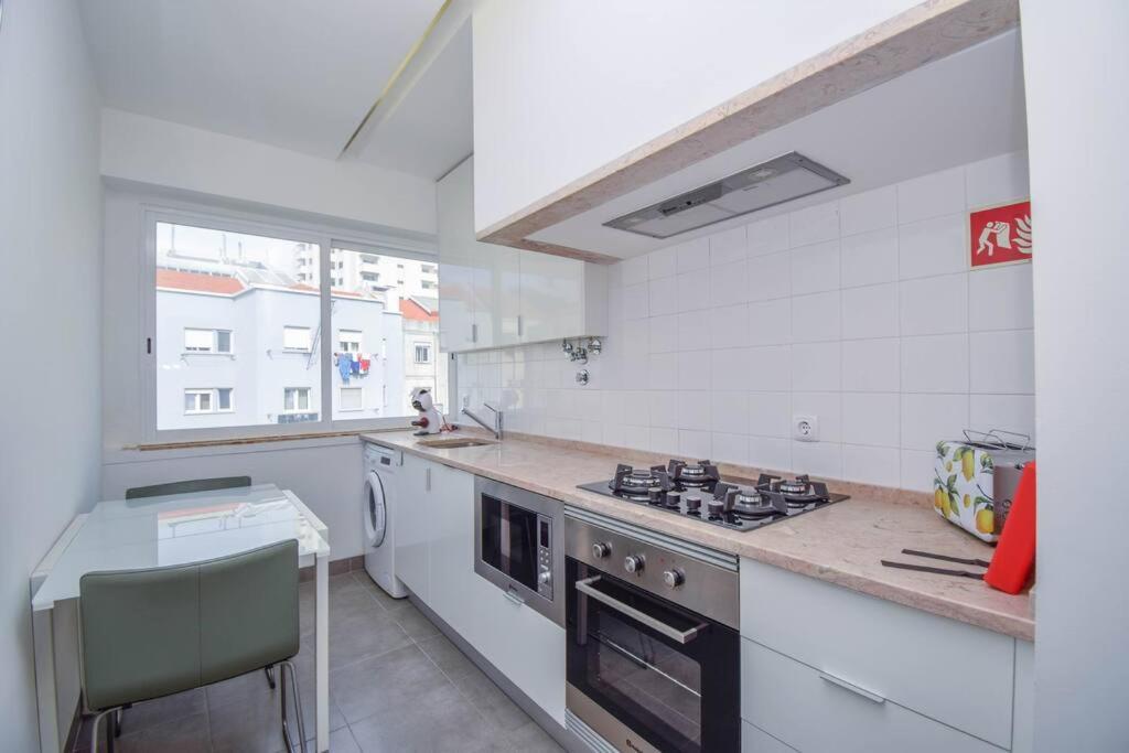 Cozy And Sunny Family Apartment Lisboa Екстериор снимка